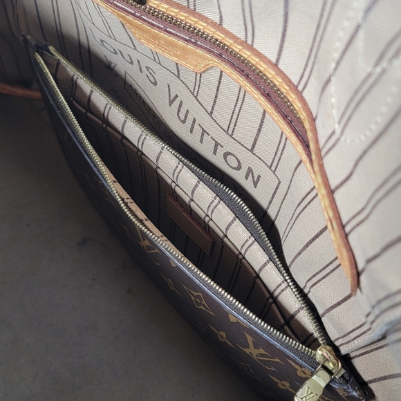 Louis Vuitton Neverfull GM Monogram Large Tote - Picture 10 of 10